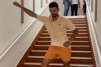 Χορευτική μονομαχία στο Roland Garros: Ο Τζόκοβιτς έγινε… Μάικλ Τζάκσον και κόντραρε τη Σαμπαλένκα